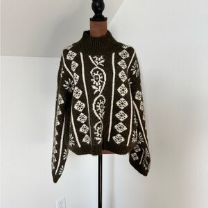 Women's Patterned Sweater - Black and White